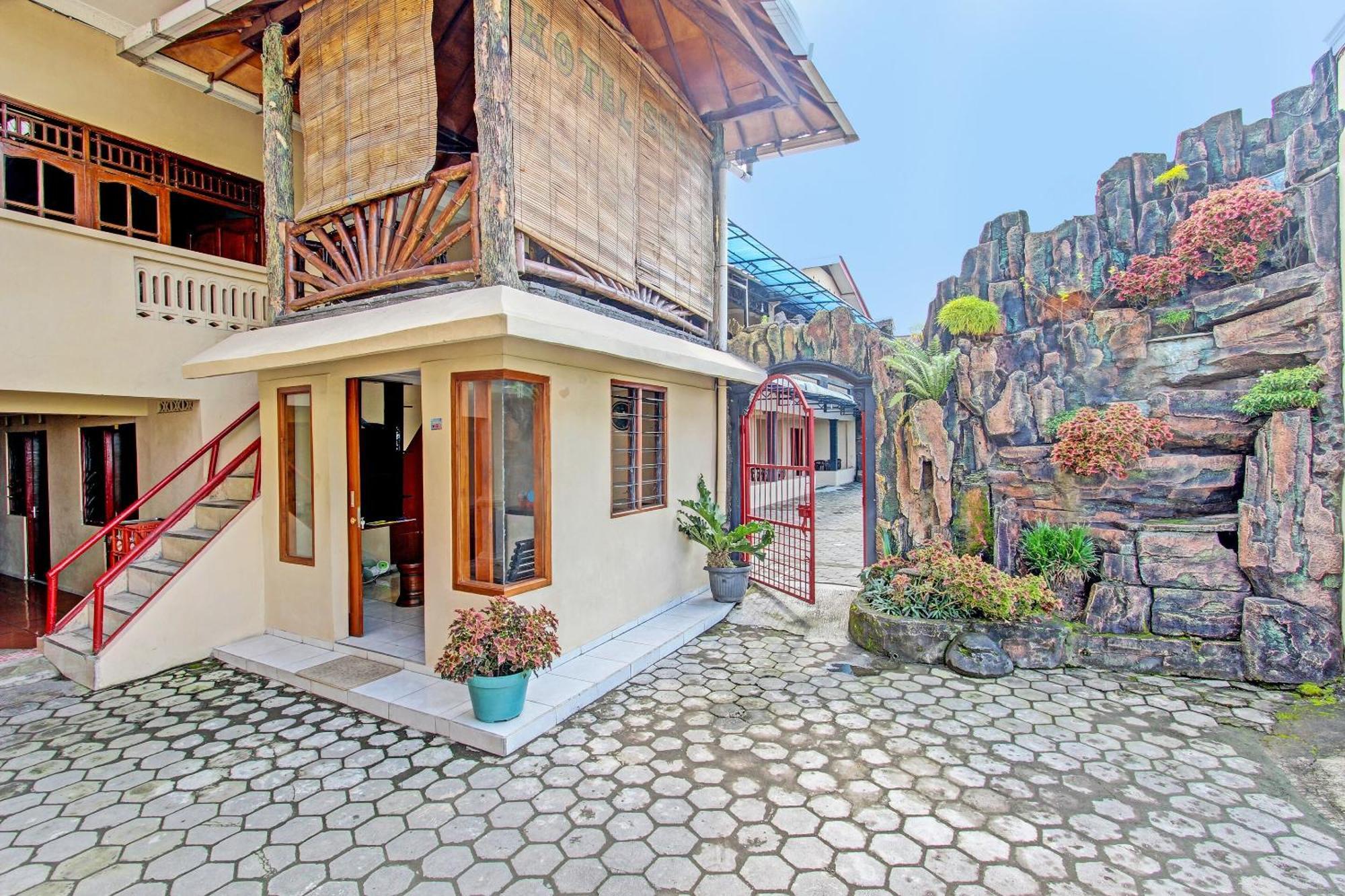 Oyo 91353 Hotel Surya Andesa Klaten Exterior foto