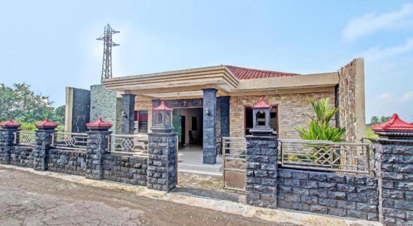 Oyo 91353 Hotel Surya Andesa Klaten Exterior foto