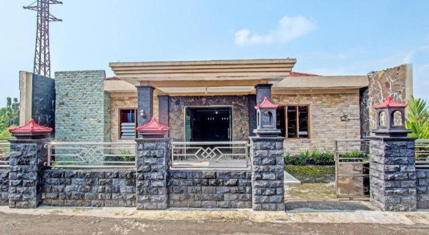 Oyo 91353 Hotel Surya Andesa Klaten Exterior foto